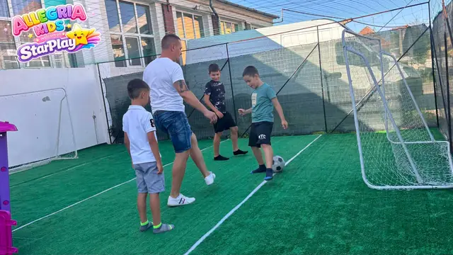Terenul de fotbal pentru copii